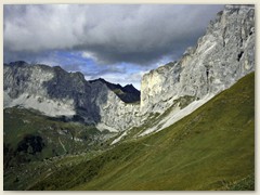 12_Das Schweizertor 2137m  gigantischer Durchgang zwischen den Kirchlispitzen und der Drusenfluh