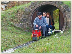 32_Auf der Furka Oberalp der Lokführer mit zwei Damen und einem blinden Passagier