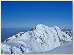 29 Der Liskamm mit seiner sehr steilen Ost-Nordostwand