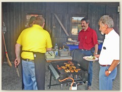 42_Thomas u Paul Kopp warten auf ein paar Häppchen